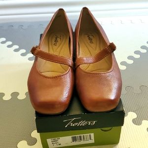 Trotters Simmy shoes NEW size 7.5